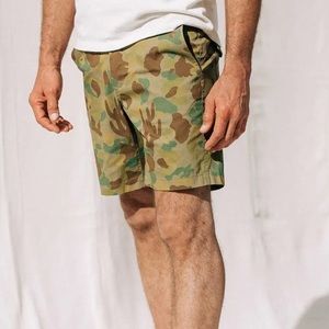 Taylor Stitch adventure short in Arid camo/ 32